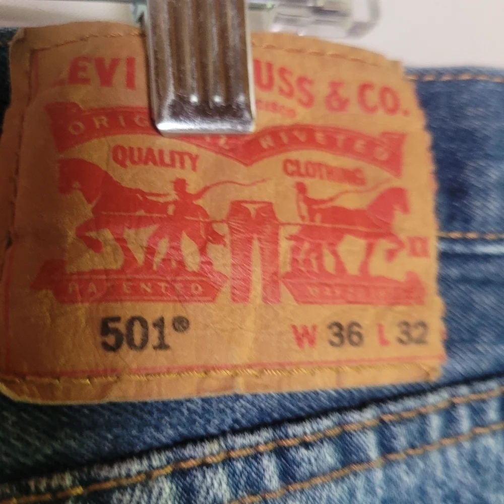 Levi's 501 Men's Buttonfly Original Straight Jeans Size 36x32 Medium Wash